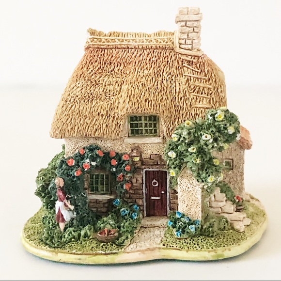 Lilliput Lane Rose Bouquet cottage w/box and deed - Picture 2 of 8